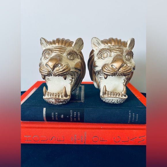 Vintage Set of 2 Lion Head Wall Mount | Majestic Wall Decor | Curtain Rod - Picture 5 of 8